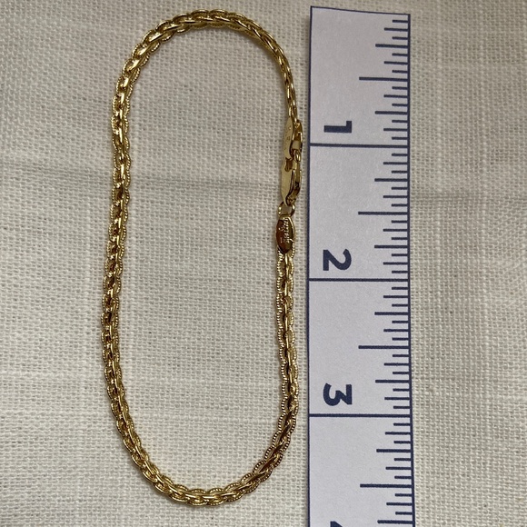 Dainty with just the right thickness 18k gold plated bracelet - Picture 4 of 4